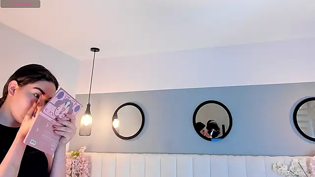 chelsea bolton  online show from April 4, 2026, 12:13 pm