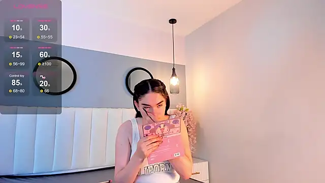 chelsea bolton  online show from April 5, 2026, 12:35 pm