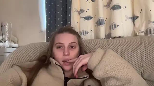 Ella-82 online show from February 6, 2025, 4:25 pm