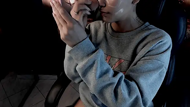 vaiolethsan   online show from February 24, 2026, 8:29 pm