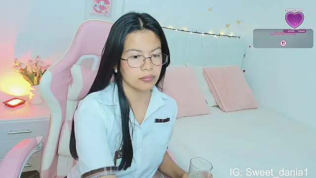 sweet dania  online show from September 25, 2025, 4:38 am