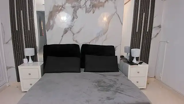 Kim Lennon online show from September 25, 2025, 12:42 pm