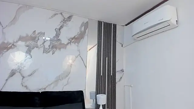 Kim Lennon online show from September 26, 2025, 12:53 pm