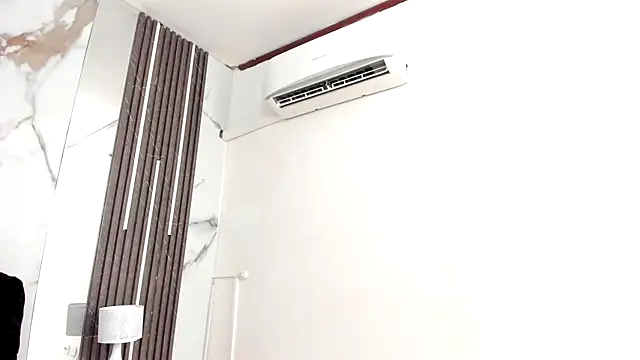 Kim Lennon online show from October 7, 2025, 1:19 pm