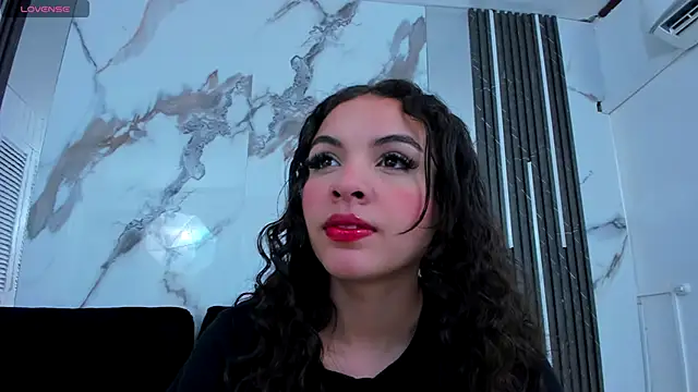 Kim Lennon online show from November 3, 2025, 2:18 pm