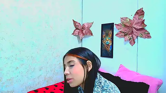 Rousse violett online show from February 4, 2025, 8:17 pm