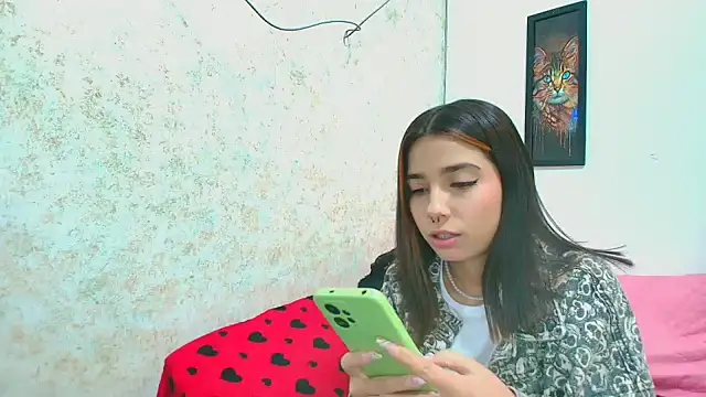 Rousse violett online show from March 15, 2025, 8:21 pm