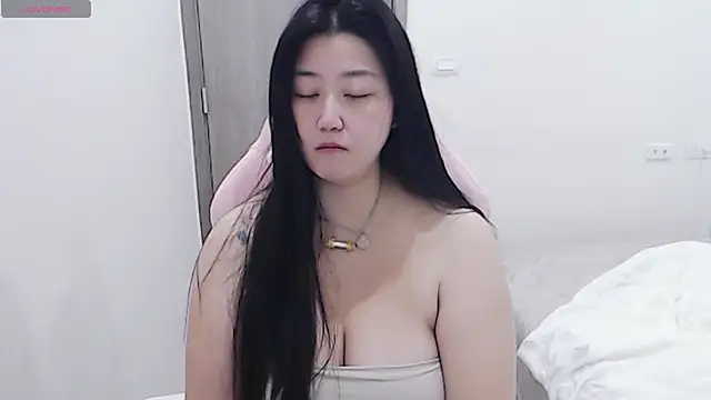 minnie9009 online show from November 18, 2025, 8:08 am