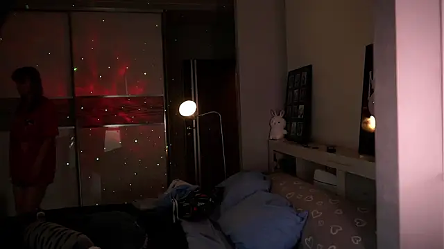 ileanacampbe online show from October 6, 2025, 4:32 am