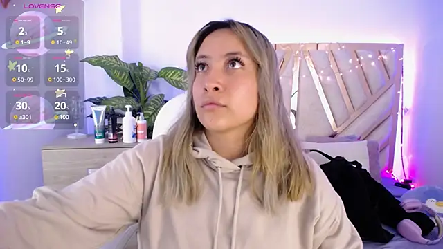 Snapshot of NyxAndria_1 chatting on March 11, 2025, 8:42 pm NyxAndria 1 online show from March 11, 2025, 8:42 pm