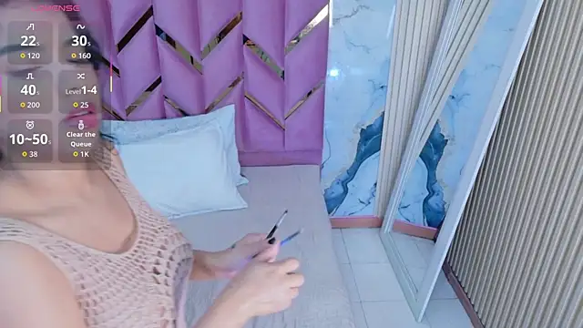 hotiergirl online show from December 5, 2025, 12:03 pm