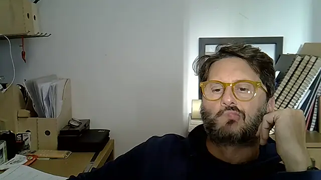 Snapshot of Cellino4 chatting on October 6, 2025, 3:31 pm Cellino4 online show from October 6, 2025, 3:31 pm