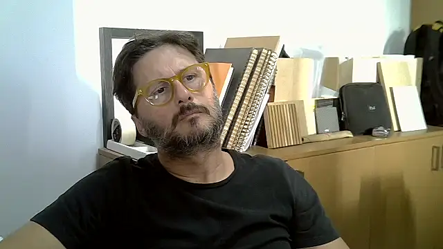 Snapshot of Cellino4 chatting on October 10, 2025, 3:44 pm Cellino4 online show from October 10, 2025, 3:44 pm