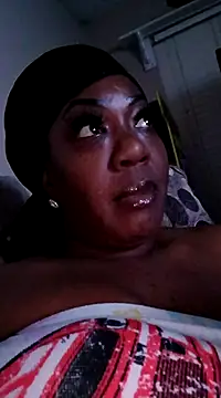 chocolatechipkukky85 online show from February 5, 2025, 2:40 am