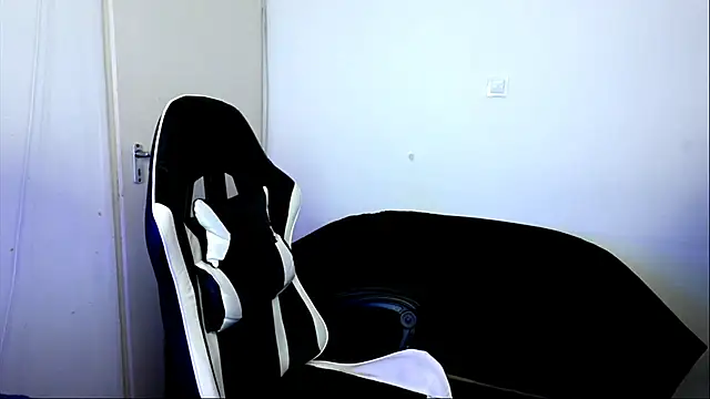 ShyHotNerd online show from July 28, 2026, 7:39 pm
