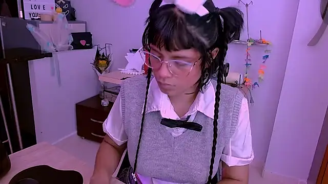 Mattilda 18 online show from October 17, 2025, 8:44 pm