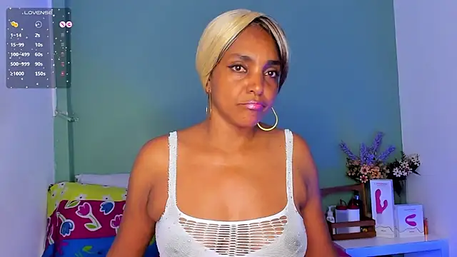 LovelyNickii online show from February 7, 2025, 6:56 pm