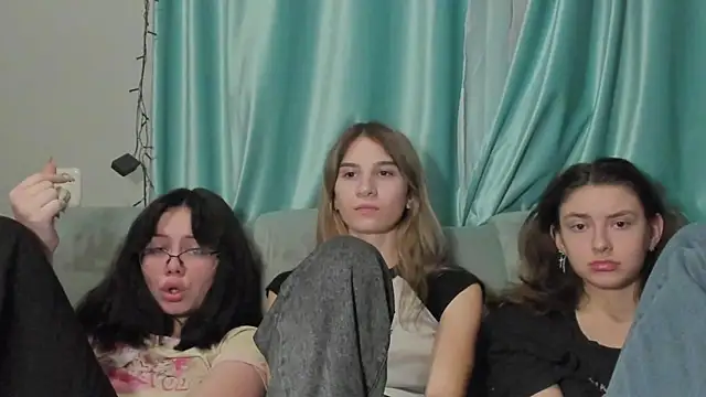 Snapshot of honey_love_honeyy chatting on January 11, 2025, 9:25 pm honey love honeyy online show from January 11, 2025, 9:25 pm