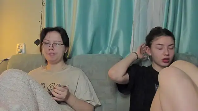 Snapshot of honey_love_honeyy chatting on January 15, 2025, 5:58 pm honey love honeyy online show from January 15, 2025, 5:58 pm