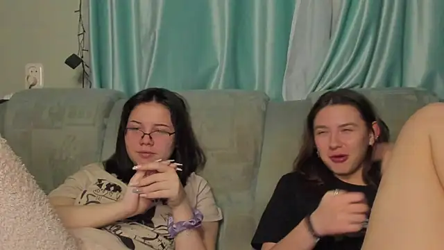 Snapshot of honey_love_honeyy chatting on January 17, 2025, 8:44 pm honey love honeyy online show from January 17, 2025, 8:44 pm