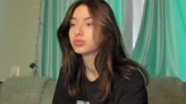 Snapshot of honey_love_honeyy chatting on January 21, 2025, 1:00 pm honey love honeyy online show from January 21, 2025, 1:00 pm