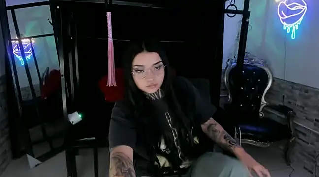 amyswallow7 online show from January 18, 2025, 6:43 pm