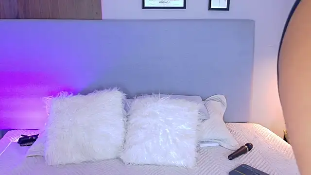 Snapshot of AlynAllen chatting on November 21, 2025, 7:23 pm AlynAllen online show from November 21, 2025, 7:23 pm