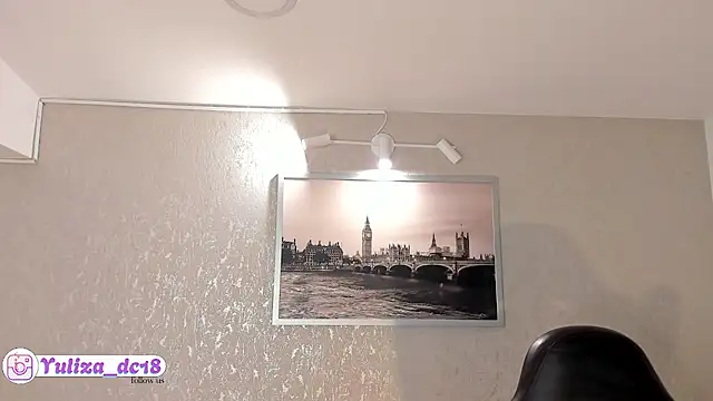 Luxury Woman online show from October 3, 2025, 3:58 am