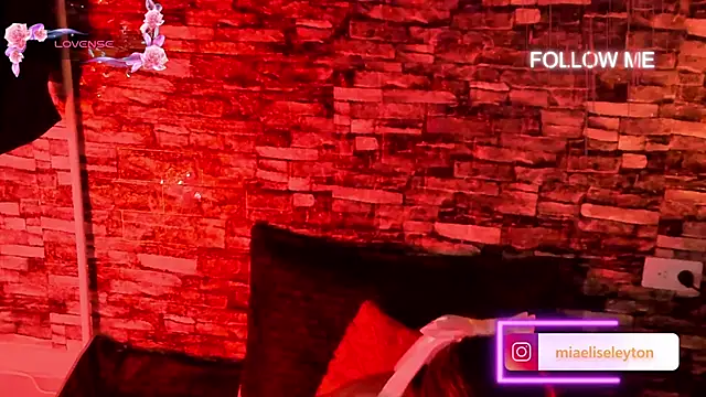 Elise-Leyton online show from September 25, 2025, 7:39 pm