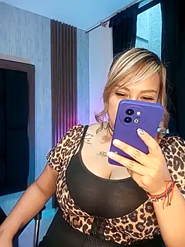 Elise-Leyton online show from December 19, 2025, 7:54 pm