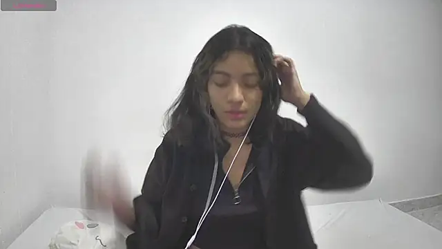 Lovelyamyy online show from January 15, 2025, 6:33 am