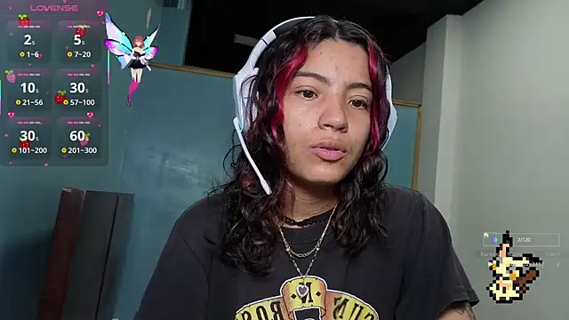 Lovelyamyy online show from October 13, 2025, 4:40 pm