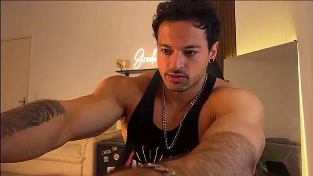 Snapshot of Lucasfit24 chatting on August 5, 2026, 3:15 pm Lucasfit24 online show from August 5, 2026, 3:15 pm