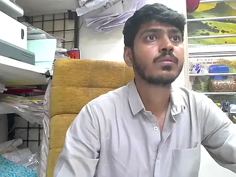 cute modell online show from October 9, 2025, 12:14 pm