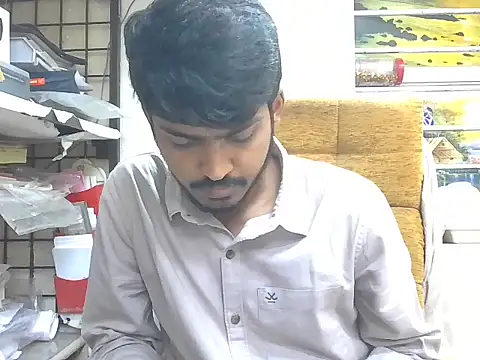 cute modell online show from January 14, 2026, 12:33 pm