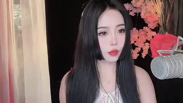 ying-love520 online show from February 9, 2025, 5:29 am