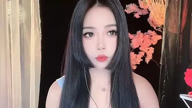 ying-love520 online show from March 3, 2025, 7:10 am