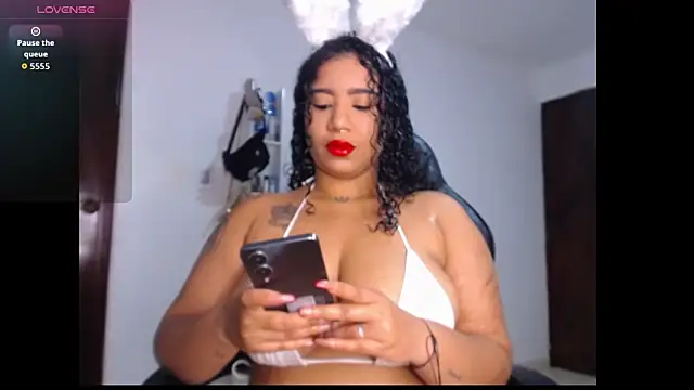 leslycarsson online show from October 12, 2025, 2:10 am