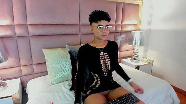 Snapshot of LuciaWallace chatting on October 10, 2025, 3:49 am LuciaWallace online show from October 10, 2025, 3:49 am