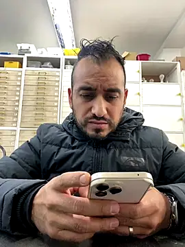 leonardohot1987 online show from November 27, 2025, 8:11 pm