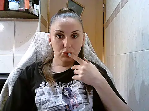 Yuliia30 online show from July 8, 2026, 4:11 pm