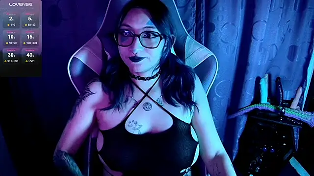 Kimlennox  online show from September 9, 2025, 1:32 pm