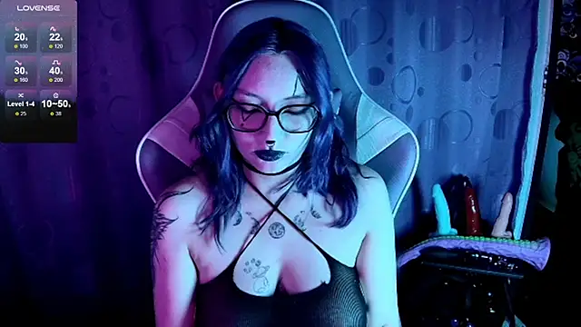 Kimlennox  online show from September 29, 2025, 1:38 pm