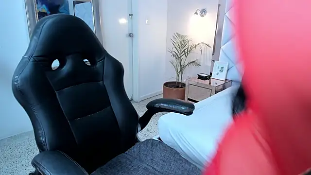 Snapshot of renatarussel chatting on March 11, 2025, 5:35 pm renatarussel online show from March 11, 2025, 5:35 pm