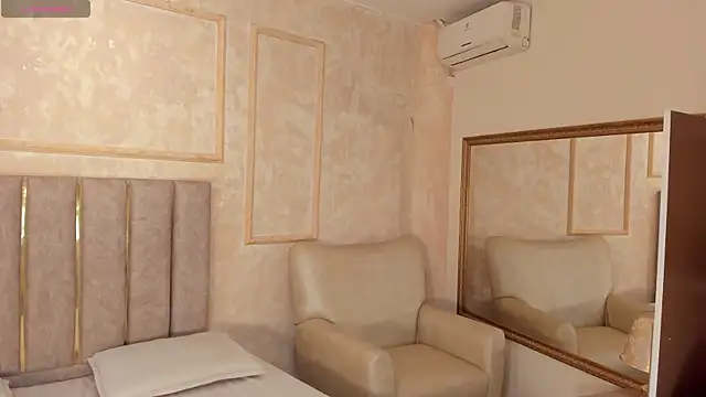 LilaBeily online show from February 6, 2025, 8:34 pm