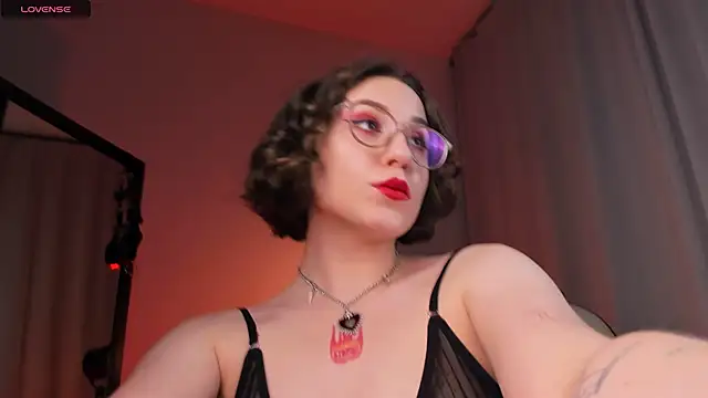 Eva Moss  online show from February 19, 2025, 3:39 am