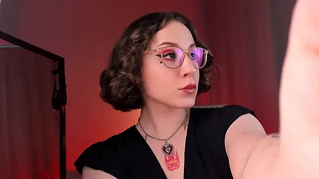 Eva Moss  online show from March 18, 2025, 6:57 am