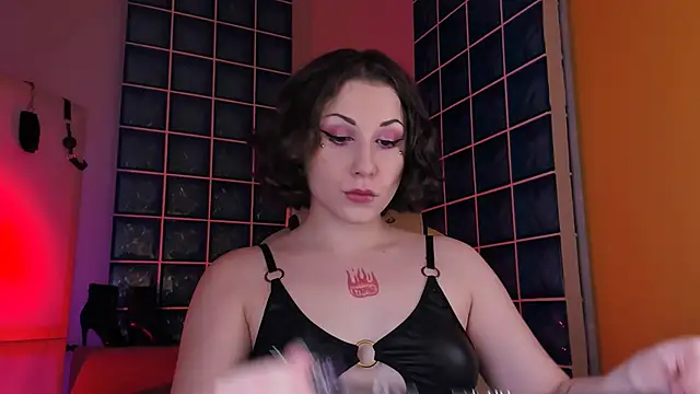 Eva Moss  online show from September 13, 2025, 2:17 pm