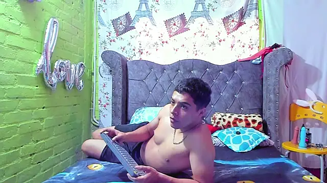 Snapshot of HannayAxeel chatting on March 7, 2025, 7:05 pm HannayAxeel online show from March 7, 2025, 7:05 pm