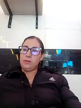 CHARLOTTE 1711 online show from December 17, 2025, 8:37 pm